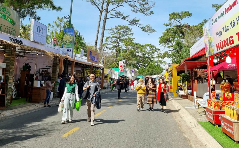 Phố đặc sản Đà Lạt-Lâm Đồng mở cửa dịp Festival Hoa Đà Lạt lần thứ IX. 