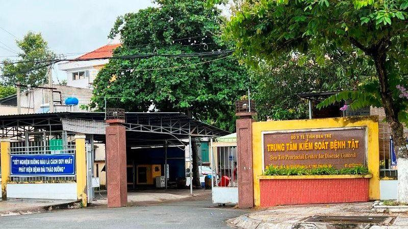 Kỷ luật cán bộ tại Trung tâm Kiểm soát bệnh tật tỉnh Bến Tre vi phạm trong mua sắm thiết bị y tế.