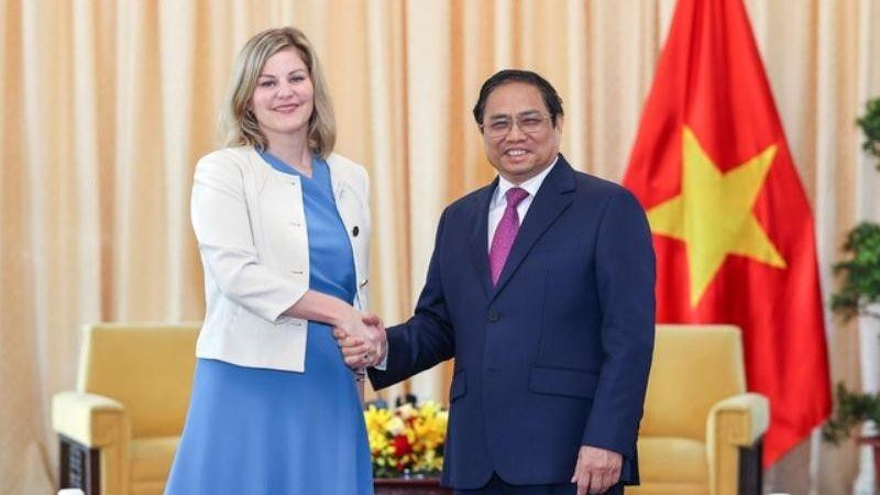 Thủ tướng Phạm Minh Chính tiếp Bộ trưởng phụ trách Ngoại thương và Hợp tác phát triển Vương quốc Hà Lan Liesje Schreinemacher. Ảnh: Nhật Bắc (VGP)