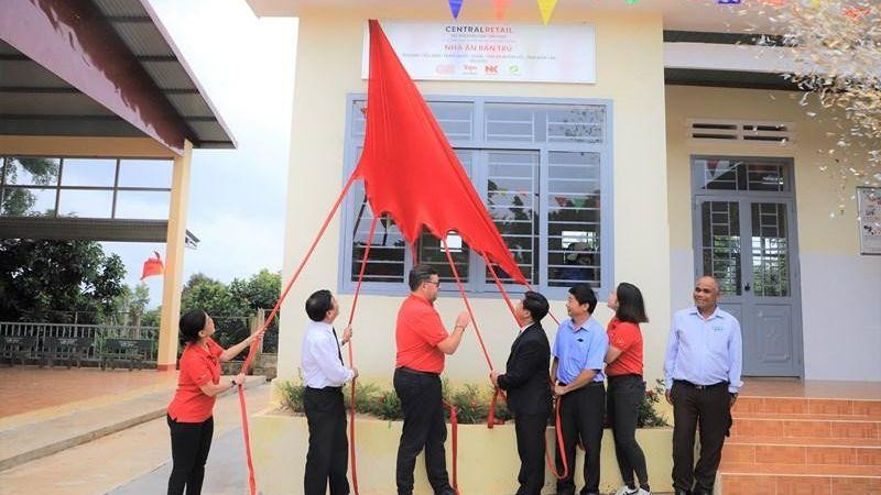 Tặng nhà ăn bán trú cho học sinh thiểu số ở Đắk Lắk 