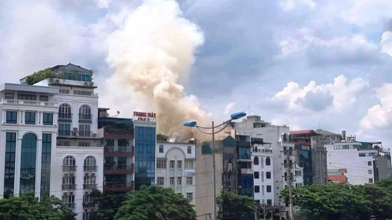 Hiện trường vụ cháy quán karaoke tại phố Quan Hoa vào ngày 1/8/2022.