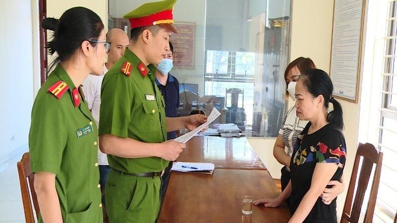 Cơ quan công an thi hành quyết định khởi tố, tạm giữ hình sự bị can để điều tra mở rộng vụ án.