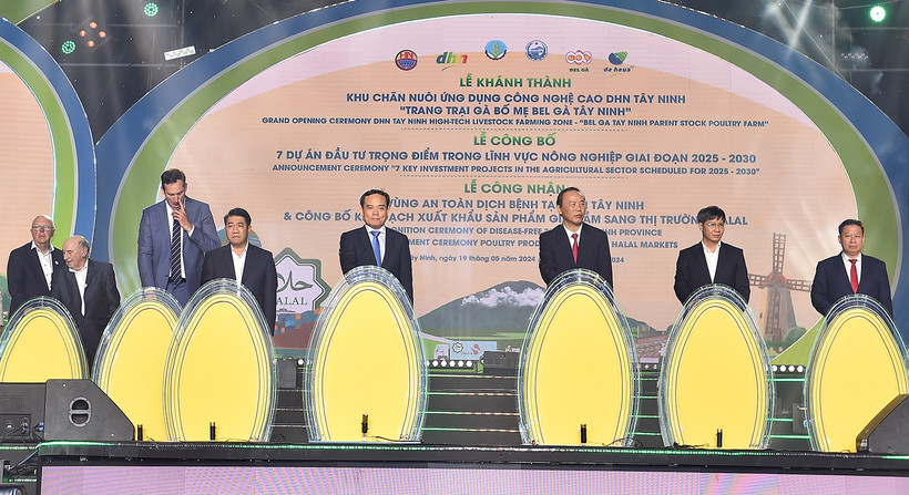 Phó Thủ tướng Chính phủ Trần Lưu Quang dự Lễ công nhận vùng an toàn dịch bệnh tỉnh Tây Ninh và công bố kế hoạch xuất khẩu sản phẩm gia cầm sang thị trường Halal. (ẢNH: VGP)