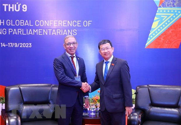 Chủ nhiệm Ủy ban Đối ngoại của Quốc hội Vũ Hải Hà tiếp Ngài Duarte Pacheco, Chủ tịch Liên minh Nghị viện Thế giới (IPU). (Ảnh: TTXVN)