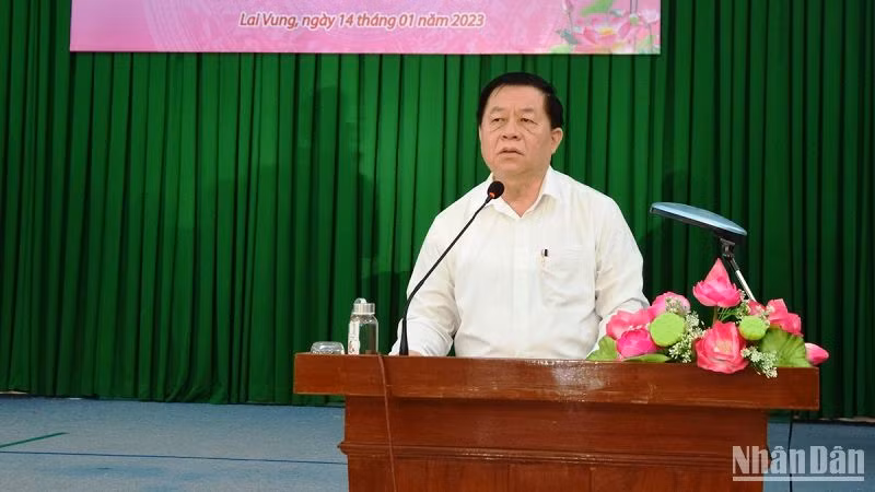 Đồng chí Nguyễn Trọng Nghĩa, Bí thư Trung ương Đảng, Trưởng Ban Tuyên giáo Trung ương phát biểu tại buổi thăm, tặng quà. 