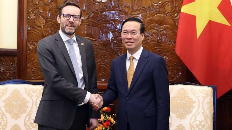 Chủ tịch nước Võ Văn Thưởng tiếp Đại sứ Vương quốc Liên hiệp Anh và Bắc Ireland tại Việt Nam Iain Frew. (Ảnh: Thống Nhất/TTXVN)