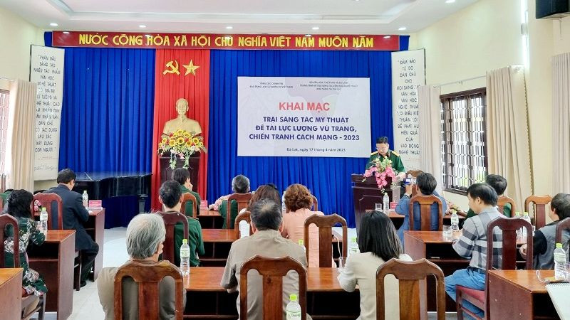 Quang cảnh khai mạc trại sáng tác.