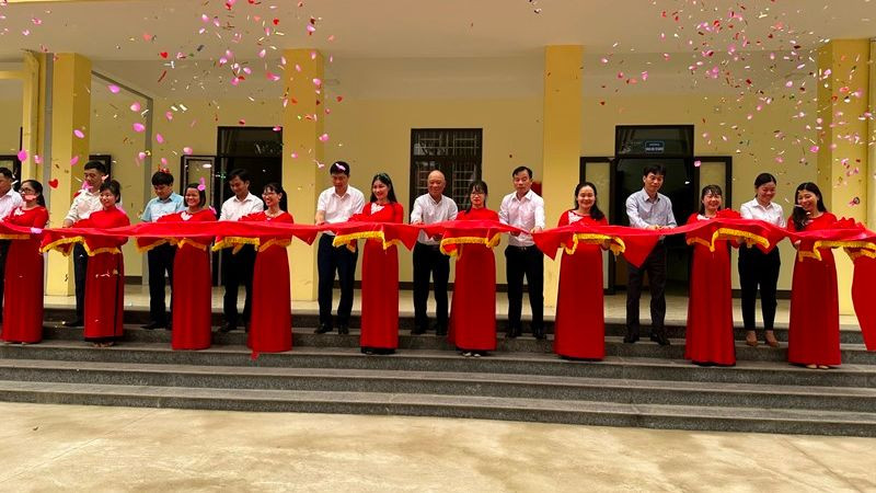 Lễ cắt băng khánh thành công trình tại tỉnh Tuyên Quang.