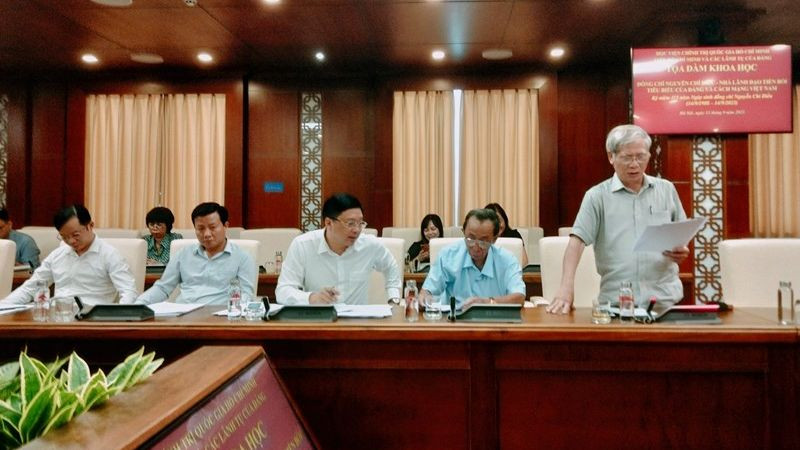 Đại biểu tham luận tại tọa đàm.