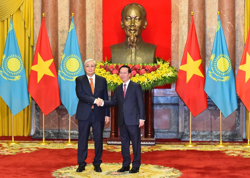 Chủ tịch nước Võ Văn Thưởng chủ trì Lễ đón chính thức Tổng thống Cộng hòa Kazakhstan Kassym-Jomart Tokayev.