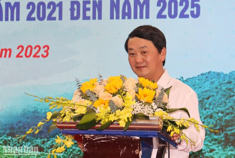 Bộ trưởng, Chủ nhiệm Ủy ban Dân tộc Hầu A Lềnh phát biểu tại hội thảo.
