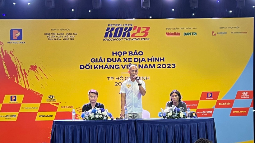 Quang cảnh buổi họp báo.