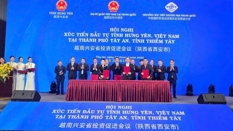 Ký kết Bản ghi nhớ giữa tỉnh Hưng Yên với Liên danh các nhà đầu tư.