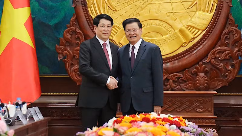 Chủ tịch nước Lương Cường hội đàm với Tổng Bí thư, Chủ tịch nước Lào Thongloun Sisoulith.