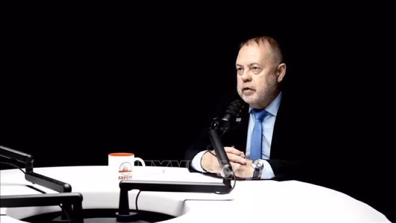 Chuyên gia Grigory Trofimchuk - tác giả cuốn sách “Việt Nam cất cánh” đạt giải nhất Giải thưởng Thông tin Đối ngoại Việt Nam lần thứ VII năm 2021. (Ảnh: TTXVN)