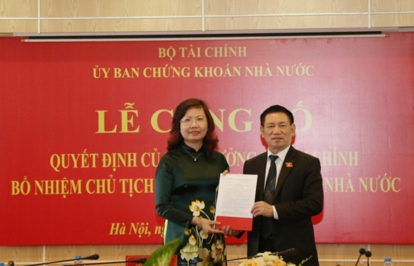 Trao quyết định bổ nhiệm Chủ tịch Ủy ban Chứng khoán Nhà nước 