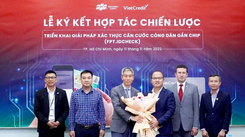Quang cảnh buổi ký kết.