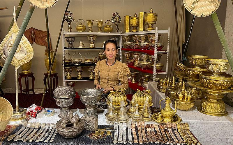 Một gian trưng bày hàng thủ công mỹ nghệ tại sự kiện. (Ảnh: Trịnh Quốc Dũng)