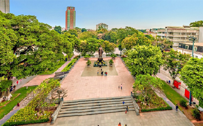 Vườn hoa Lý Thái Tổ, quận Hoàn Kiếm, Hà Nội. Ảnh: Trần Anh.