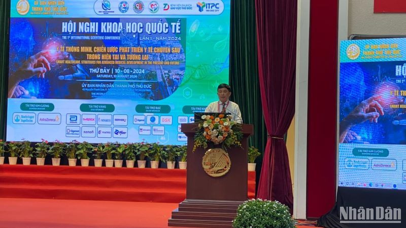 Ông Nguyễn Kỳ Phùng, Phó Chủ tịch Ủy ban nhân dân thành phố Thủ Đức phát biểu khai mạc hội nghị.