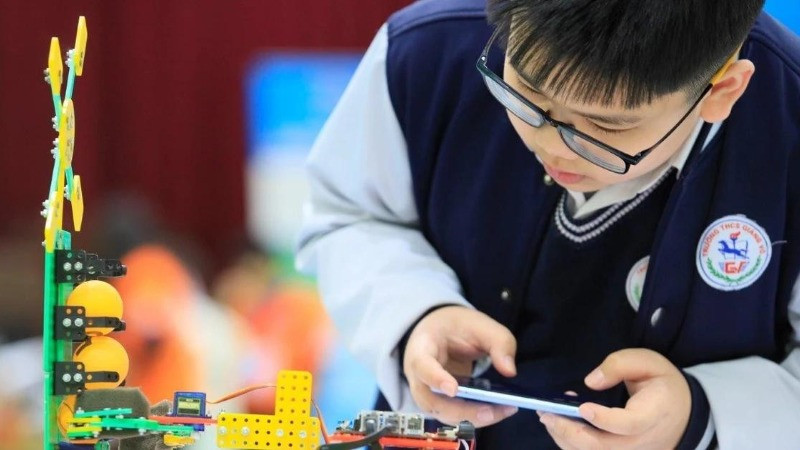 "Đam mê chế tạo robot" - tác phẩm ảnh đơn đoạt giải cao nhất mùa giải đầu tiên. (Ảnh: Trần Văn Hiếu)