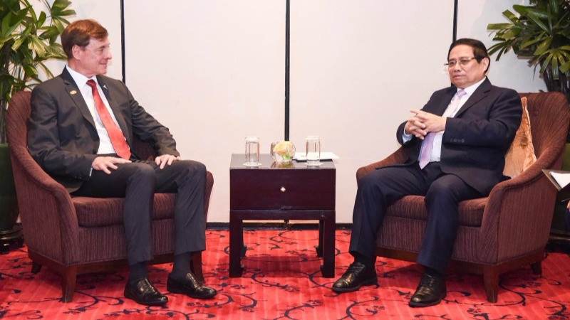 Thủ tướng Phạm Minh Chính tiếp ông Francisco Gomes Neto, Chủ tịch Tập đoàn Embraer của Brazil (Ảnh:TRẦN HẢI).