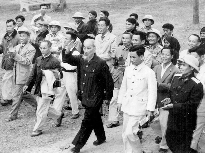 Chủ tịch Hồ Chí Minh về thăm Đảng bộ và nhân dân tỉnh Vĩnh Phúc, ngày 2/3/1963. (Ảnh Tư liệu TTXVN)