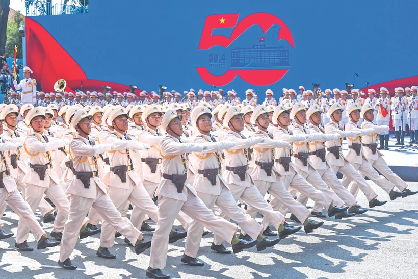Lễ diễu binh, diễu hành kỷ niệm 50 năm Ngày Giải phóng miền nam, thống nhất đất nước. (Ảnh Duy Linh)