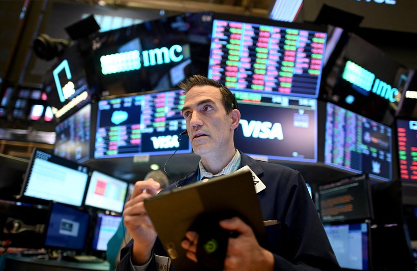 Giao dịch viên tại Sàn chứng khoán New York, Mỹ. (Ảnh: AFP/TTXVN)