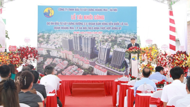 Lễ tái khởi công Dự án xây dựng đường vành đai 2,5 (đoạn Đầm Hồng đến Quốc lộ 1A, Hà Nội). (Ảnh: HIỀN THU)