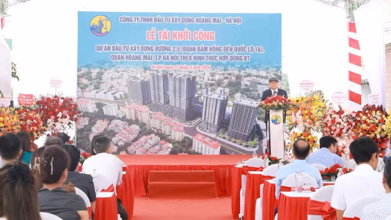 Lễ tái khởi công Dự án xây dựng đường vành đai 2,5 (đoạn Đầm Hồng đến Quốc lộ 1A, Hà Nội). (Ảnh: HIỀN THU)