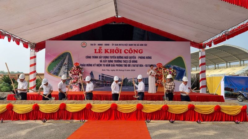 Các đại biểu khởi công xây dựng đường Ngô Quyền - Phùng Hưng và Trường THCS Cổ Đông.