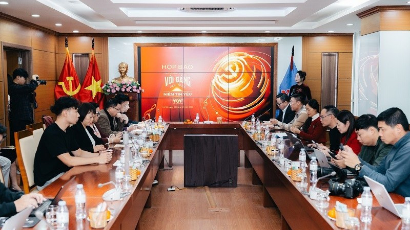 Họp báo giới thiệu Chương trình nghệ thuật “Với Đảng vẹn toàn niềm tin yêu”. (Ảnh: VOV)