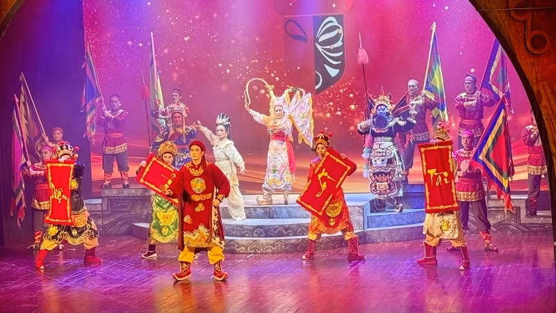 Tiết mục nghệ thuật chào mừng liên hoan.