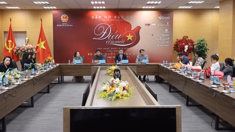 Gặp gỡ báo chí thông tin về chương trình Hòa nhạc quốc gia “Điều còn mãi” 2025. (Ảnh: LÊ ANH DŨNG)