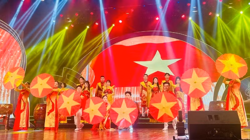 Hội diễn mang chủ đề “80 năm - Niềm tin và khát vọng”.