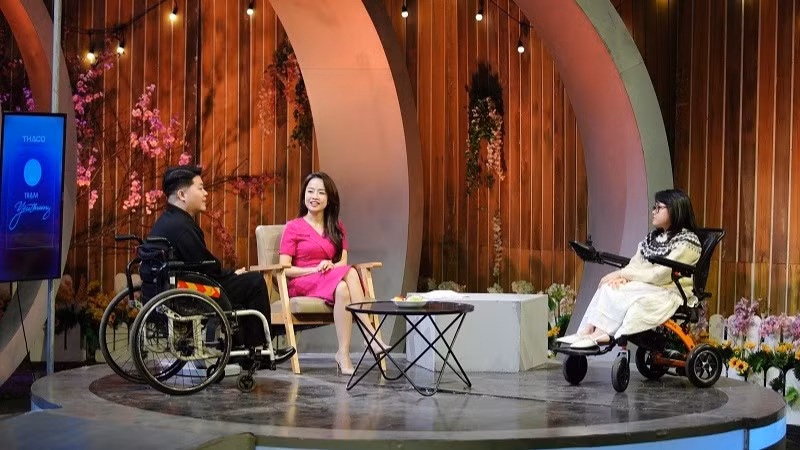 Chương trình kể câu chuyện về nghị lực và tình yêu phi thường của những "vầng trăng khuyết". (Ảnh: Ê-KÍP SẢN XUẤT)