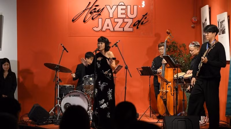 Với “Hãy yêu jazz đi”, ê-kíp thực hiện dự án mong muốn âm nhạc của Trịnh Công Sơn có thể lan tỏa qua Jazz và “sống” trong nhiều ngôn ngữ. (Ảnh: BTC)