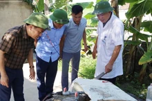 Lãnh đạo CDC Hà Tĩnh kiểm tra công tác phòng chống dịch sốt xuất huyết tại phường Sông Trí