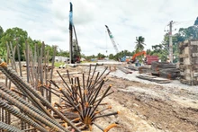 Nhiều công trình trọng điểm về hạ tầng giao thông vùng Đông Nam Bộ đang bị chậm tiến độ.