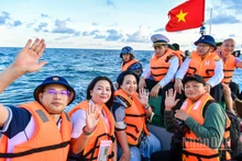Hành trình 100 nhà báo đến với Trường Sa