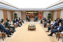 Thủ tướng Phạm Minh Chính tiếp ông Kim Hyoung-nyon, Phó Chủ tịch Tập đoàn Dunamu và ông Lee Eunhung, Phó Chủ tịch Tập đoàn Hana.