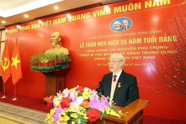 Tổng Bí thư Nguyễn Phú Trọng phát biểu tại buổi Lễ trao tặng Huy hiệu 55 năm tuổi Đảng. Ảnh: TTXVN