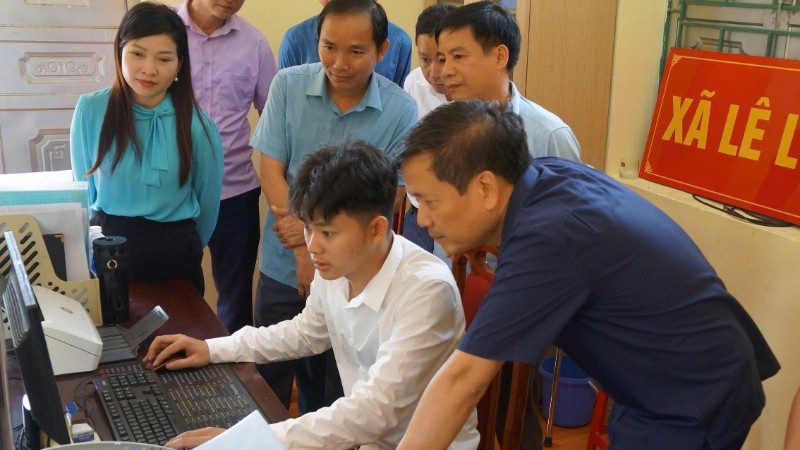 Kiểm tra hoạt động của chính quyền địa phương 2 cấp sau khi đi vào hoạt động. 2-7937.jpg