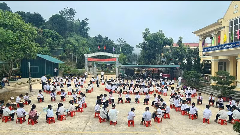 Một giờ học ngoại khóa của Trường phổ thông dân tộc bán trú tiểu học Mù Cả.