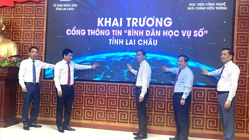 Ra mắt Cổng thông tin bình dân học vụ số tỉnh Lai Châu. z6678138999348-c6acd4c40e39f8ed36baa7b457faac6d-7136.jpg