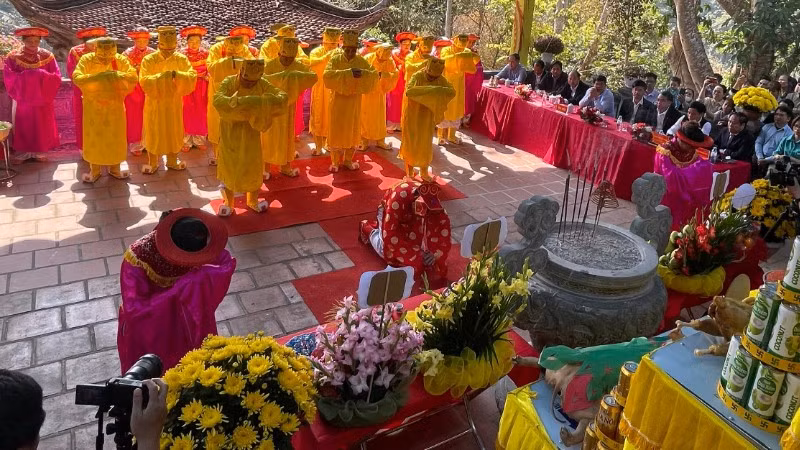 Hằng năm, vào ngày 11 và 12 tháng Giêng Âm lịch, Lai Châu tổ chức Lễ hội Đền thờ Vua Lê Thái Tổ nơi có Bảo vật Quốc gia Bia Lê Lợi.