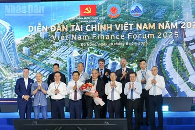 Lễ ra mắt Hội đồng tư vấn Trung tâm tài chính quốc tế Việt Nam tại Đà Nẵng.
