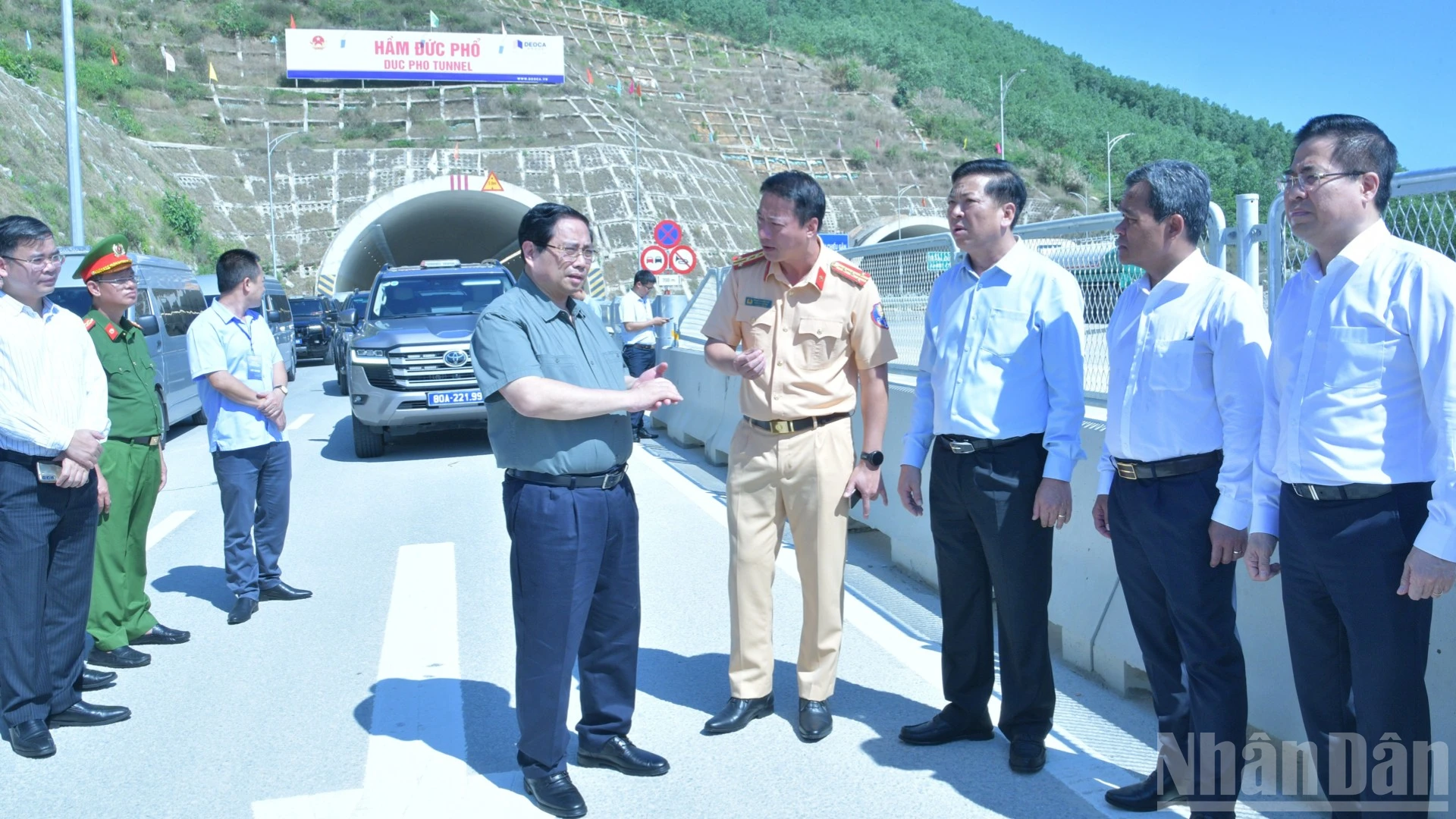 Thủ tướng thị sát cao tốc Quảng Ngãi-Hoài Nhơn, chỉ đạo đẩy nhanh tiến độ và quy hoạch phát triển