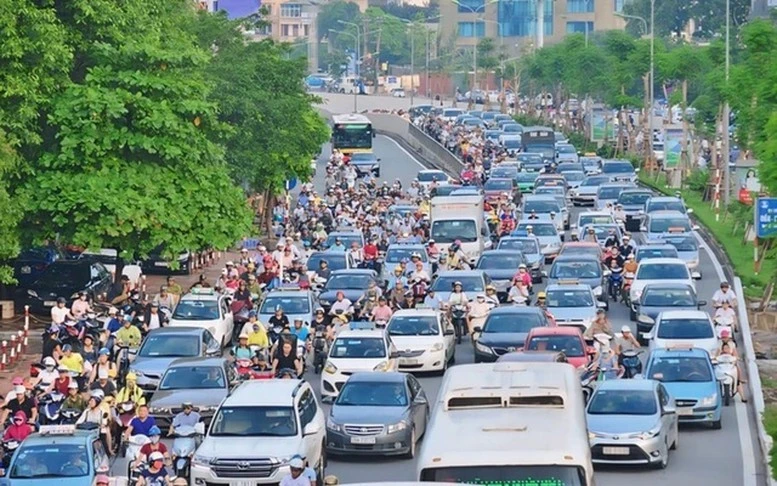 Thủ tướng khen ngợi lực lượng chức năng, đưa ra chỉ đạo mạnh mẽ về an toàn giao thông dịp Tết 2026